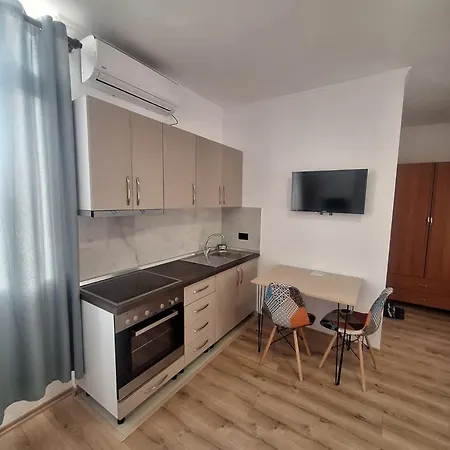 Albania Comfort Near Center 티라나