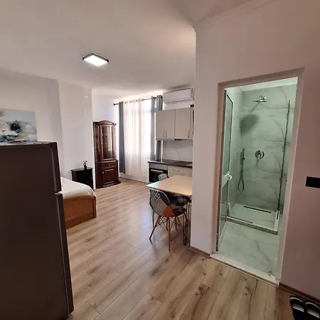 Albania Comfort Near Center شقة تيرانا