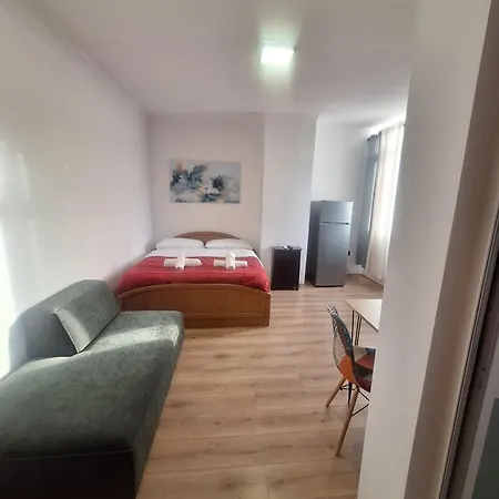 Albania Comfort Near Center شقة